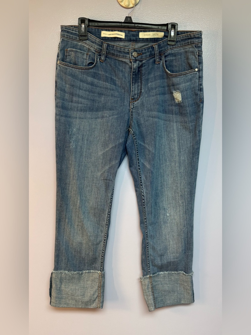 Pilcro Hyphen Cuffed Cropped Women's Jeans in Medium distressed Blue Denim 31 - Picture 1 of 15